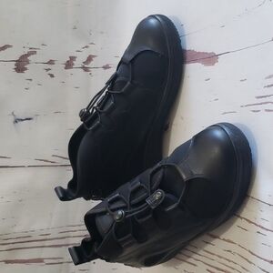 Pandere 10 Rodeo expandable black woman shoes